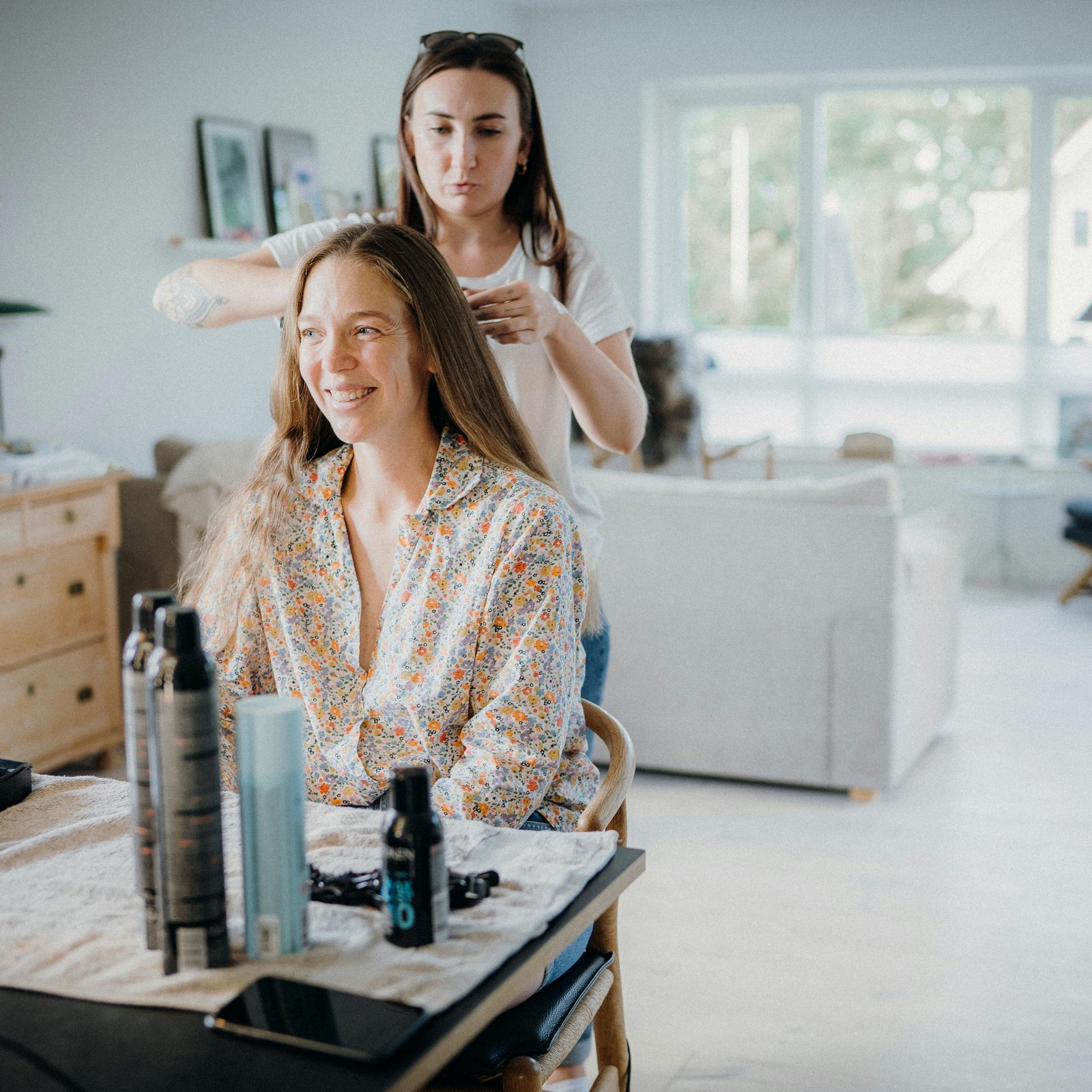 Cellustrious trichologist providing in-home menopause hair loss treatment service to woman at home